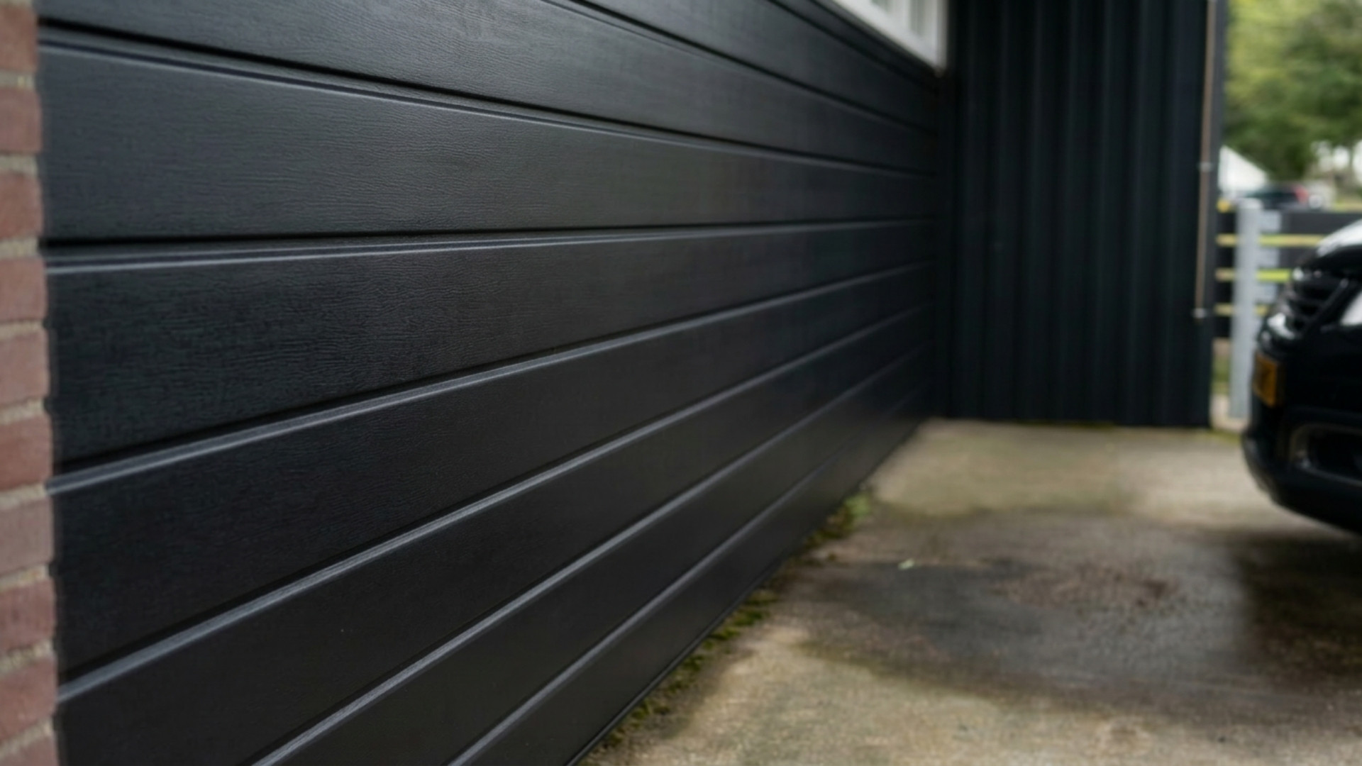 Keralit sponningdeel 190 in zwart op garage