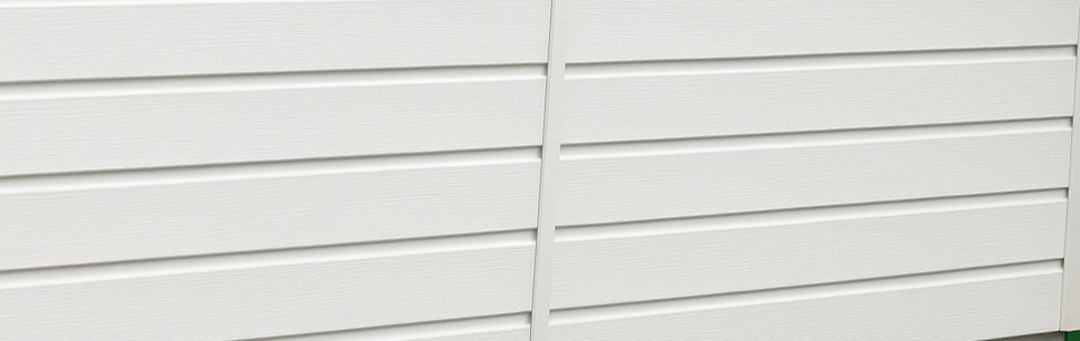 Montage van overzet vensterbank Montage van overzet vensterbank