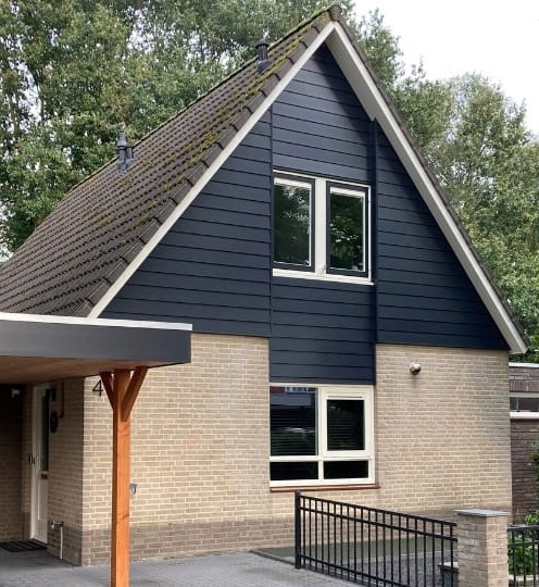Kunststof gevelbekleding op een woning