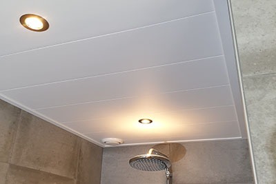 Kunststof plafond badkamer
